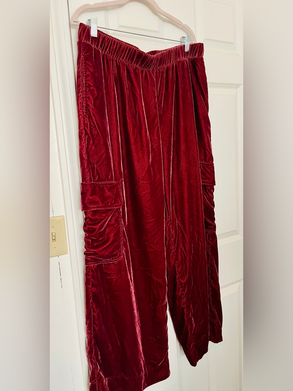 Universal Thread Velvet Pull-On Wide Leg Lounge Pants in Burgundy